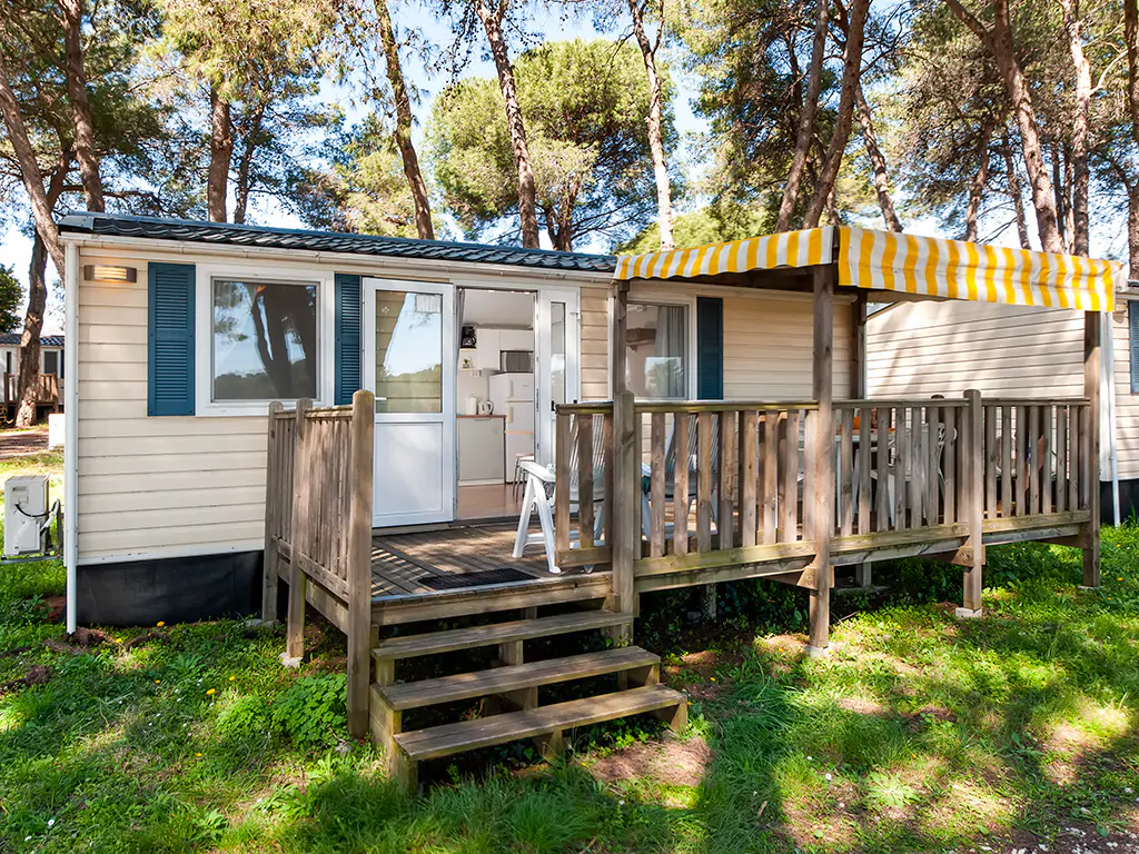 campsite-bivillage-mobile-home-standard-exterior-terrace