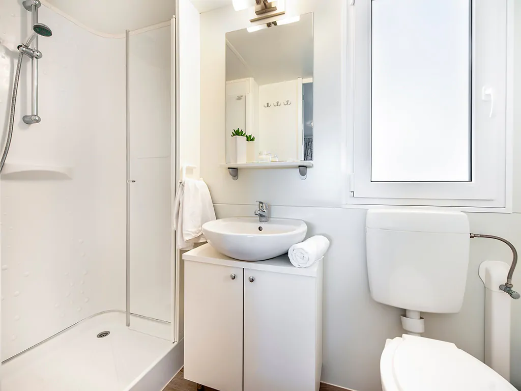 campsite-bivillage-mobile-home-standard-interior-bedroom-i