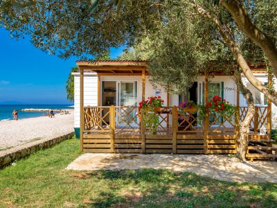 campsite-strasko-mobile-home-olive-superior-exterior-terrace-i-2