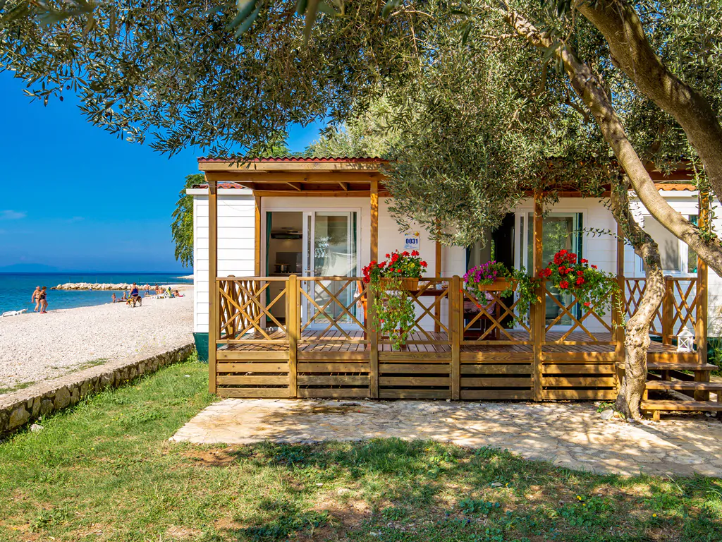 campsite-strasko-mobile-home-olive-superior-exterior-terrace-i-2