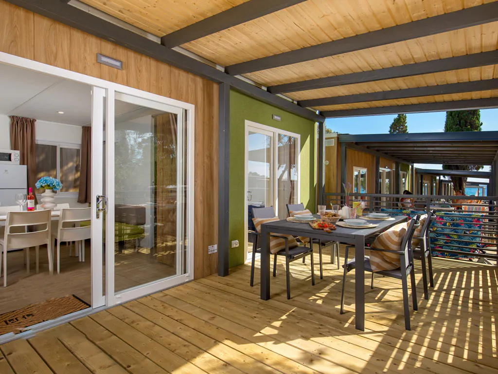 campsite-strasko-mobile-home-premium-superior-exterior-terrace