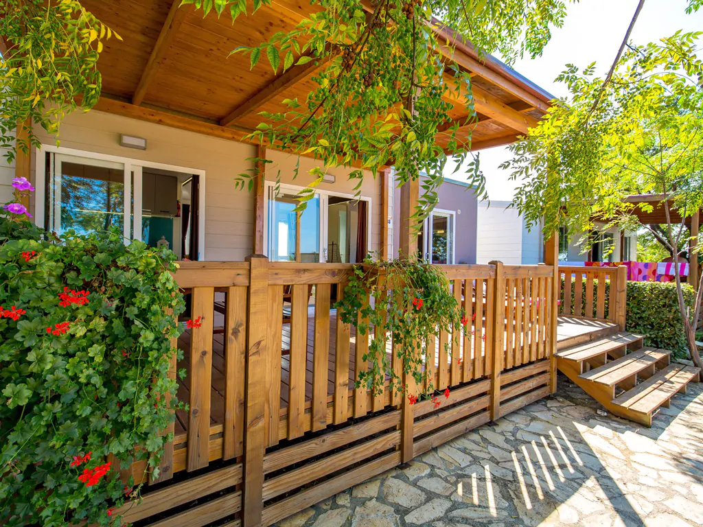 campsite-strasko-mobile-home-olive-exterior-terrace-i