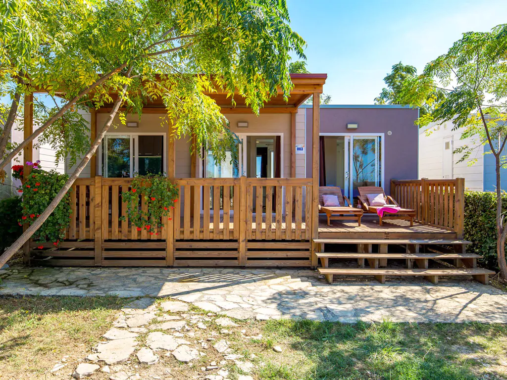 campsite-strasko-mobile-home-olive-exterior-terrace