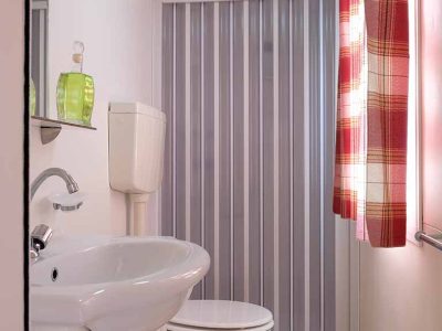mobile-home-happy-standard-bathroom-4