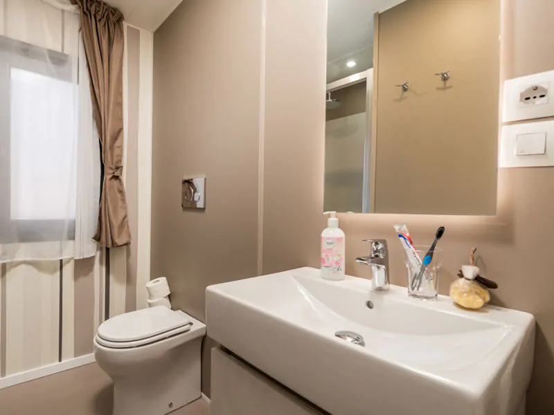 strasko-mobile-home-adria-superior-interior-bath-room