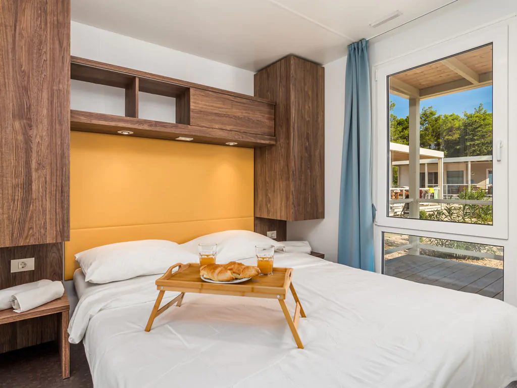 strasko-mobile-home-adria-superior-interior-bed-room