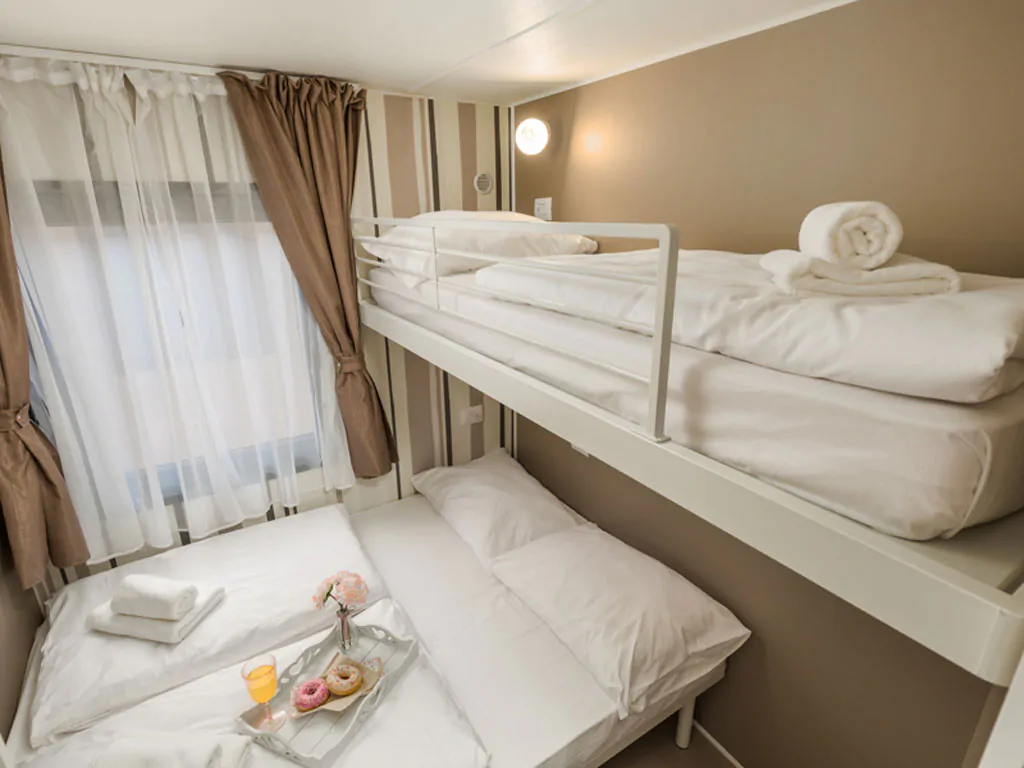 strasko-mobile-home-adria-superior-interior-bunk-bed-ii