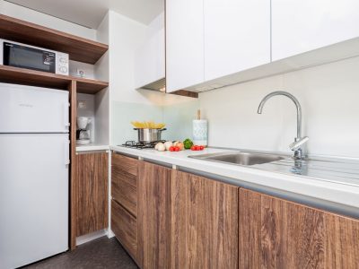 strasko-mobile-home-adria-superior-interior-kitchen-top