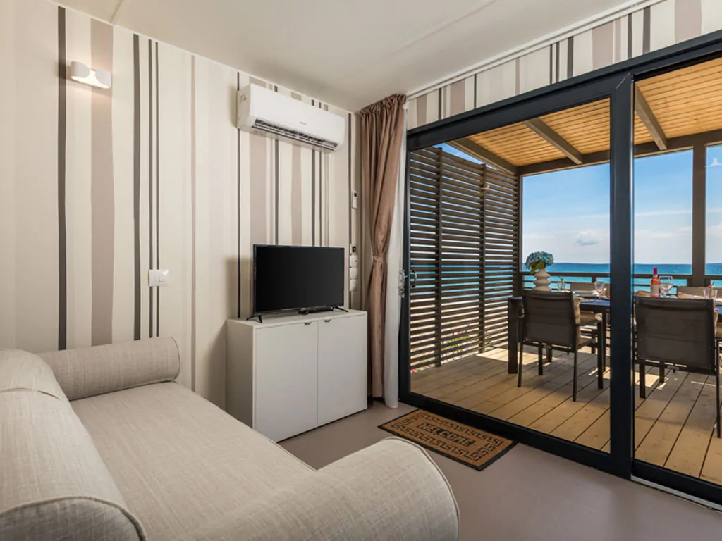 strasko-mobile-home-adria-superior-interior-living-room-terrace-i