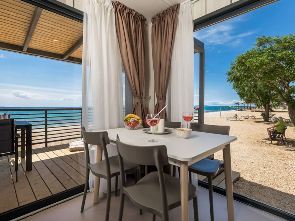 strasko-mobile-home-adria-superior-interior-living-room-terrace-ii