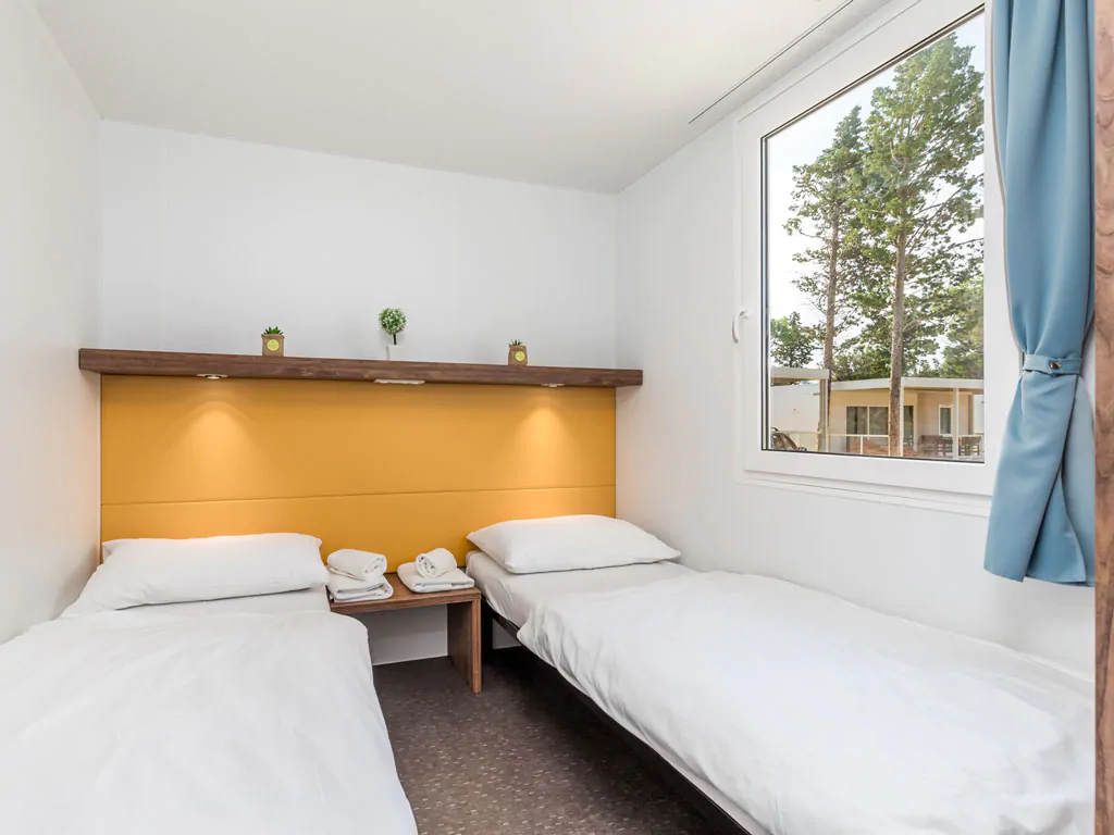 strasko-mobile-home-adria-superior-interior-single-beds