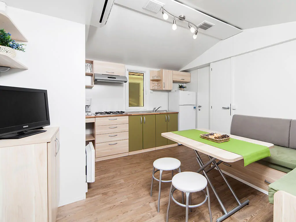 camping-paklenica-bluesun-interior-of-kitchen-in-mobile-homes-for-6-plus-i