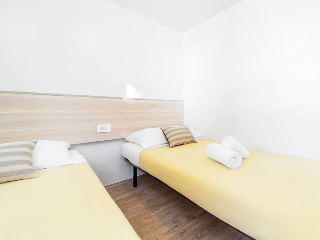 camping-paklenica-bluesun-interior-of-twin-room-in-mobile-homes-for-8-i