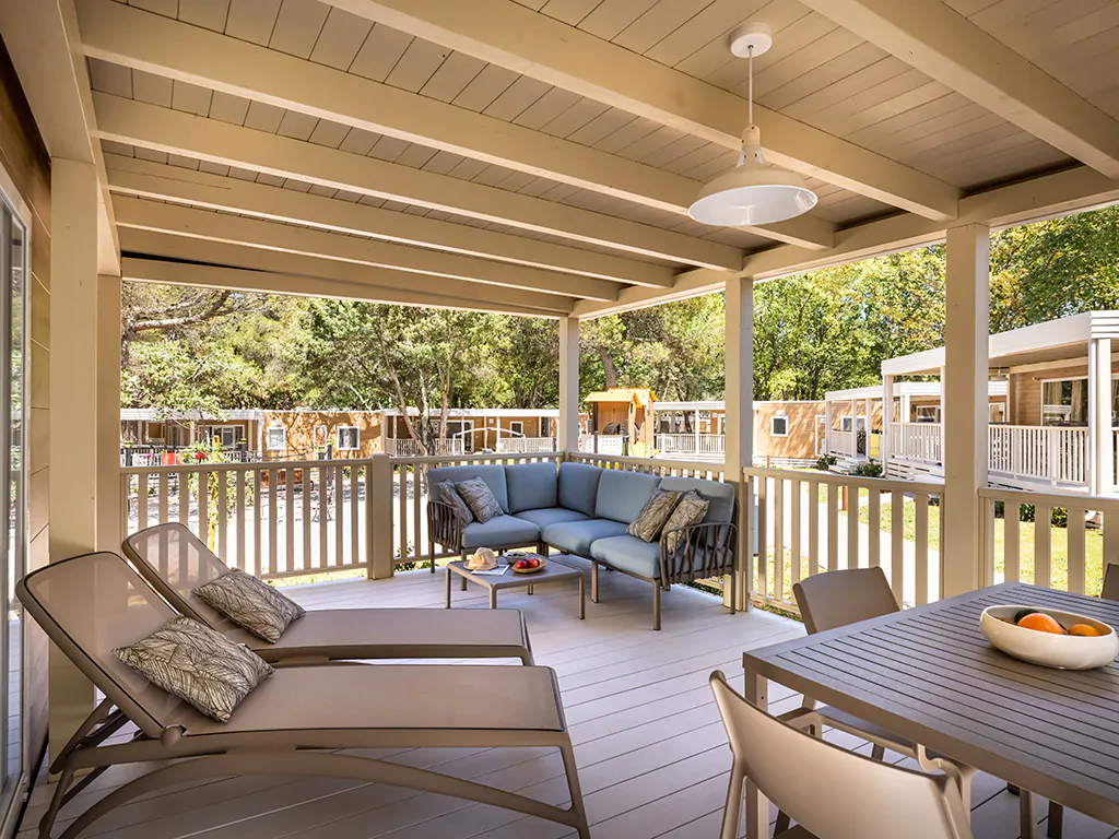 campsite-valkanela-mobile-home-forest-escape-family-exterior-terrace