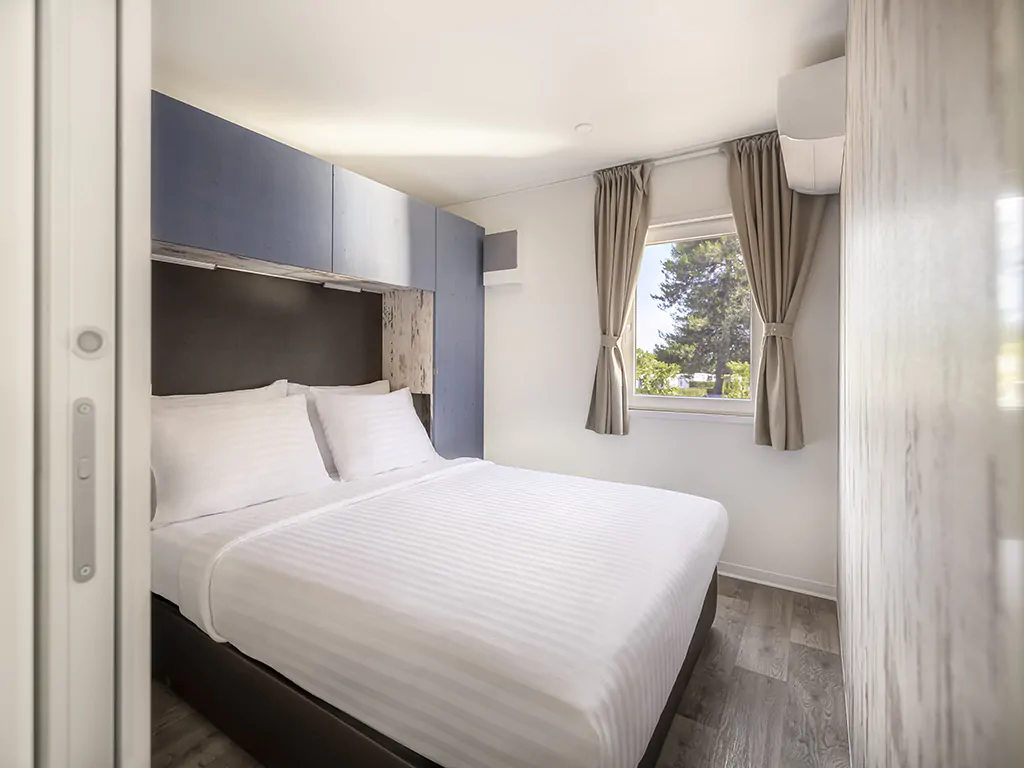 campsite-valkanela-mobile-home-forest-escape-family-interior-bedroom