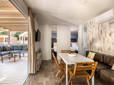 campsite-valkanela-mobile-home-forest-escape-family-interior-kitchen