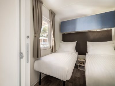 campsite-valkanela-mobile-home-forest-escape-interior-bedroom-single-beds