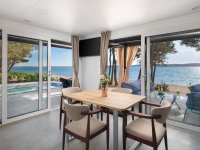 aminess-avalona-camping-resort-amber-sea-luxury-holiday-home-pool-interior