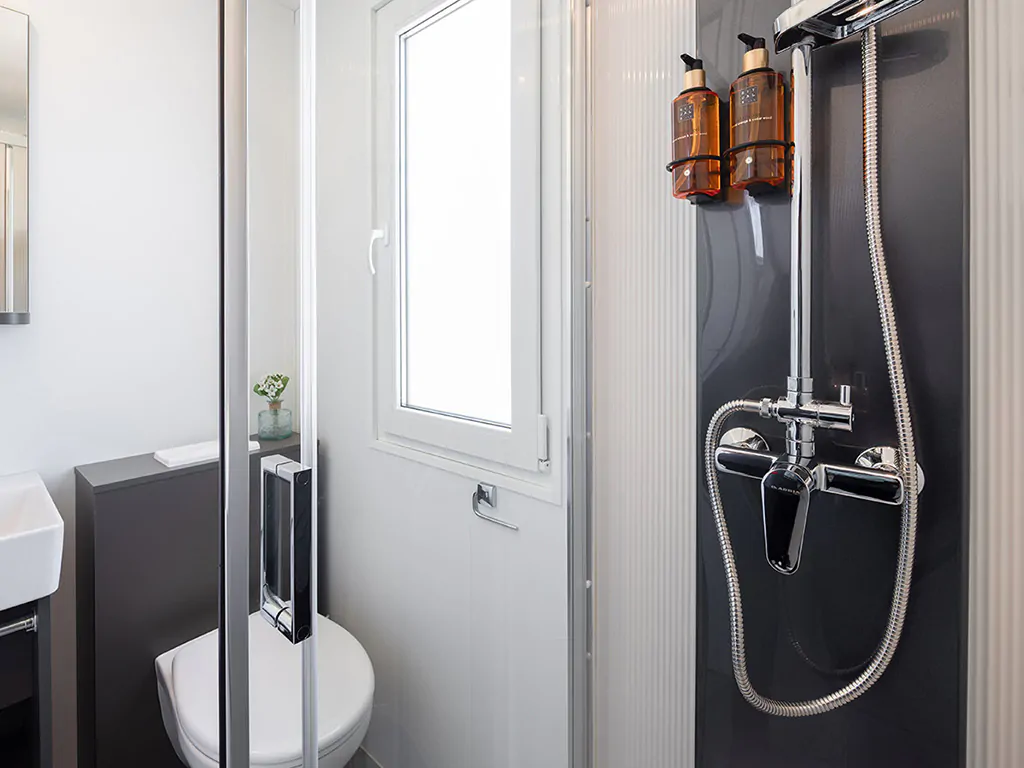 aminess-avalona-camping-resort-family-premium-holiday-home-bathroom-2