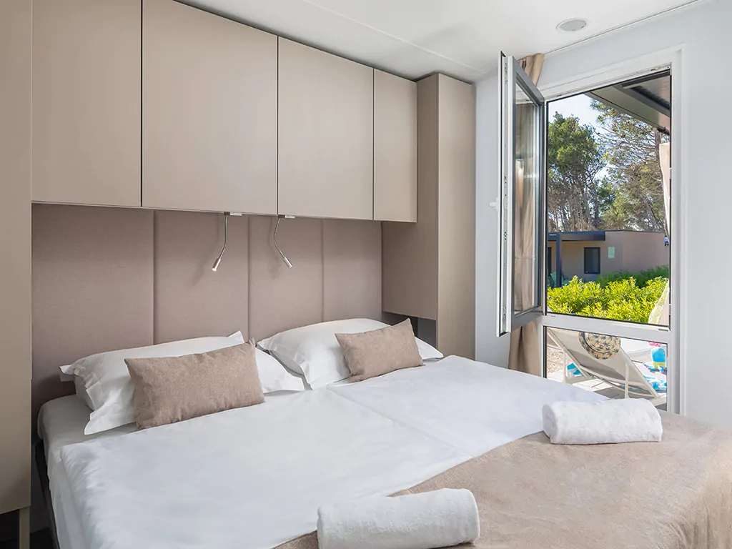 aminess-avalona-camping-resort-family-premium-holiday-home-interior-bedroom-2