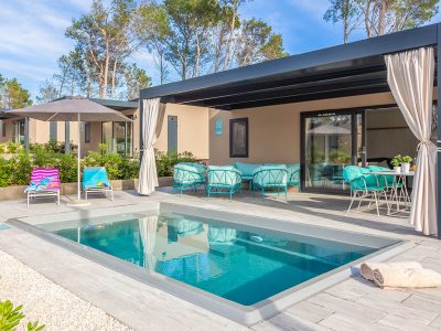 aminess-avalona-family-luxury-holiday-home-pool