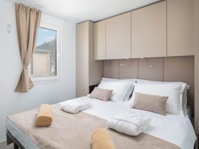 aminess-avalona-family-luxury-holiday-home-pool-bedroom