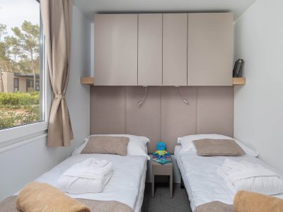 aminess-avalona-family-luxury-holiday-home-pool-bedroom-single-beds