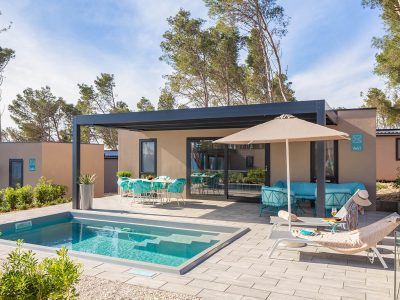 aminess-avalona-luxury-holiday-home-pool-exterior-2