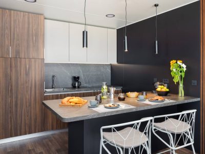 aminess-avalona-luxury-mare-glamping-villa-pool-living-room-kitchen-i