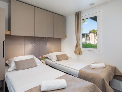 aminess-avalona-premium-holiday-home-interior-bedroom-single-beds