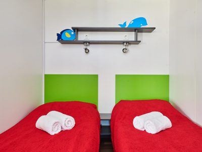 campsite-kastanija-mobile-home-lavanda-interior-bedroom-single-beds