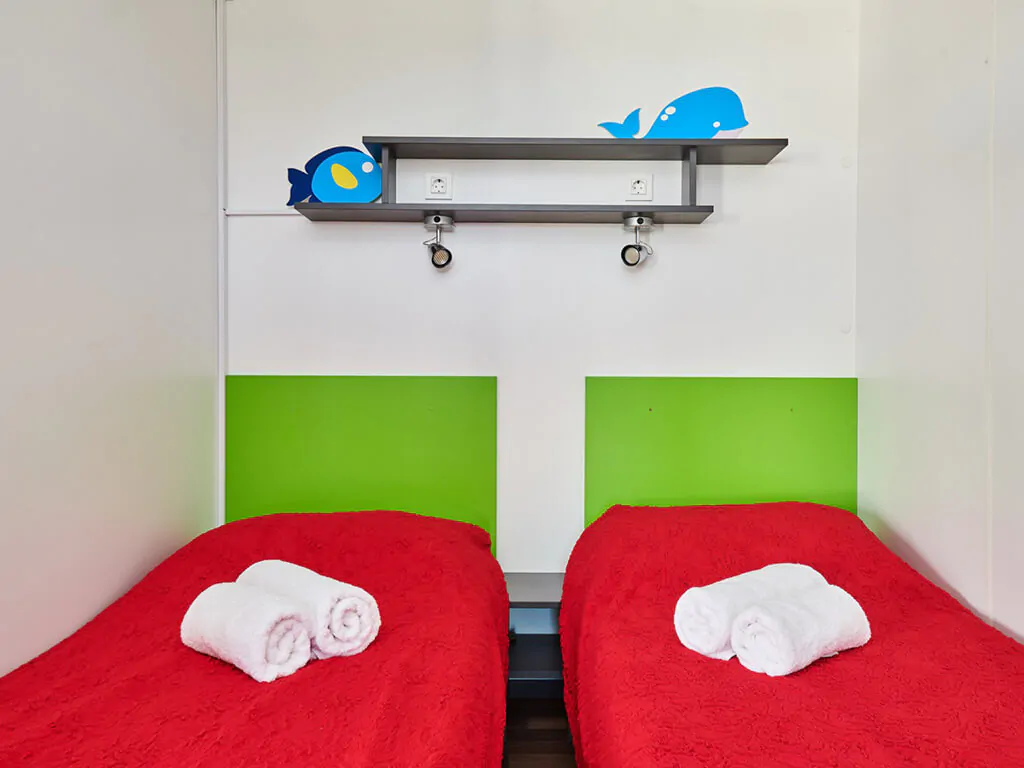 campsite-kastanija-mobile-home-lavanda-interior-bedroom-single-beds