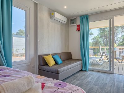 campsite-santa-marina-mobile-home-romantic-suite-interior-living-room-terrace