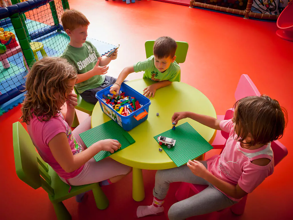 campsite-cikat-kids-mini-club-daily-animations