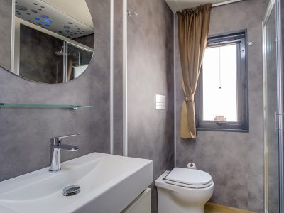 campsite-cikat-mobile-home-easy-freedhome-bathroom