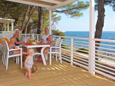 campsite-cikat-mobile-home-type-c-exterior-terrace-sea-view