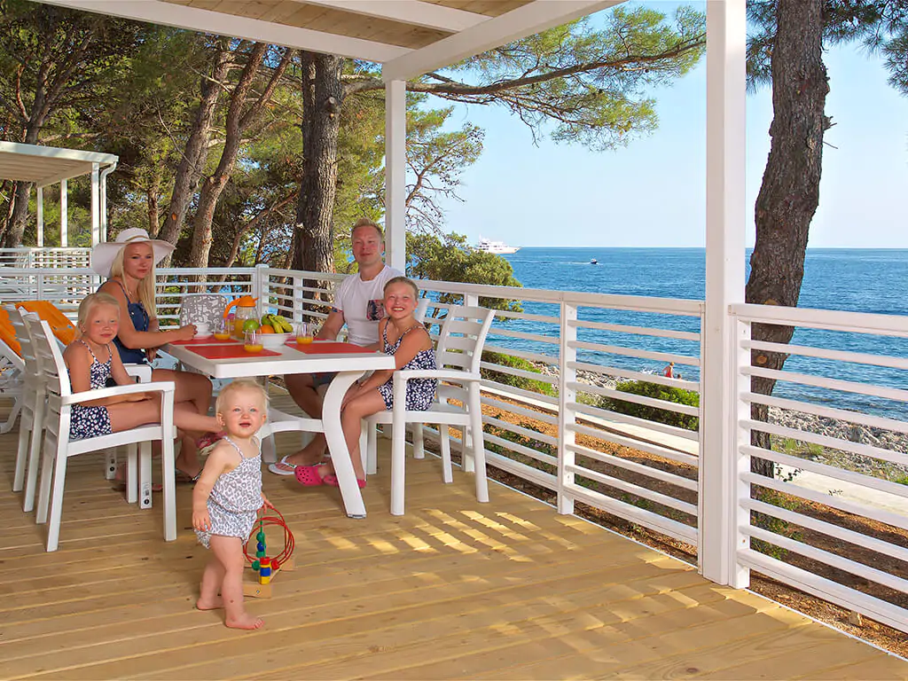 campsite-cikat-mobile-home-type-c-exterior-terrace-sea-view