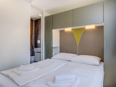 campsite-cikatmobile-home-easy-freedhome-interior-bedroom-double-bed-i