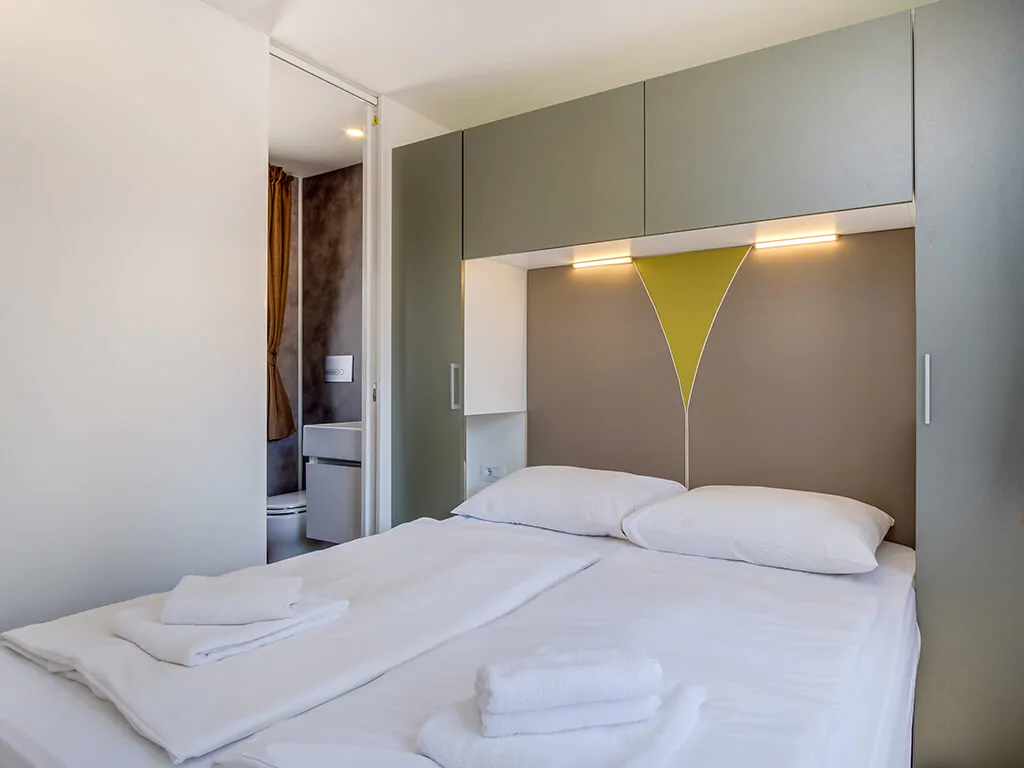 campsite-cikatmobile-home-easy-freedhome-interior-bedroom-double-bed-i