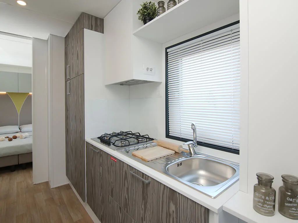 campsite-cikatmobile-home-easy-freedhome-interior-kitchen