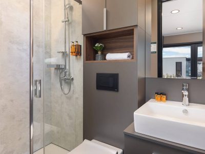 luxury-glamping-villa-pool-interior-bathroom