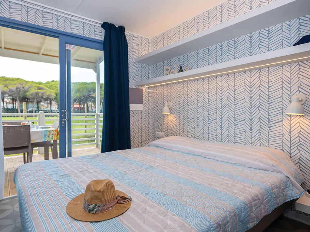 campsite-cenesatico-mobile-home-venere-interior-bedroom