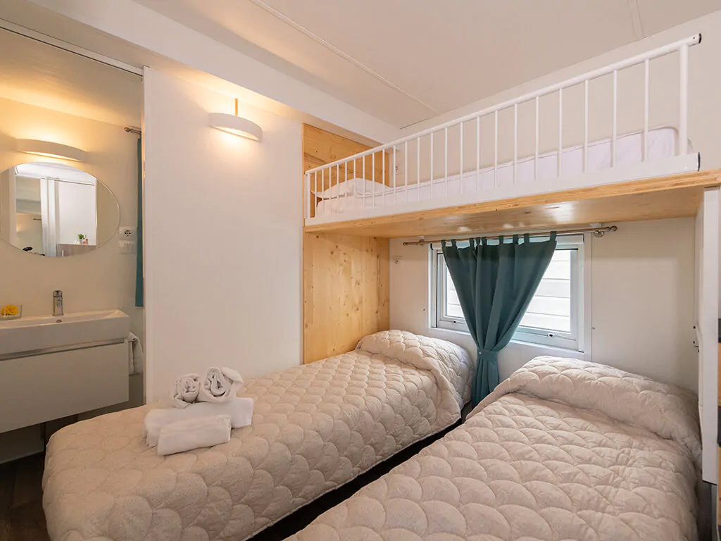 campsite-cesenatico-mobile-home-antares-interior-bedroom-siingle-beds