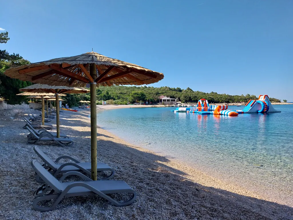 campsite-slatina-exterior-beach-deckchairs