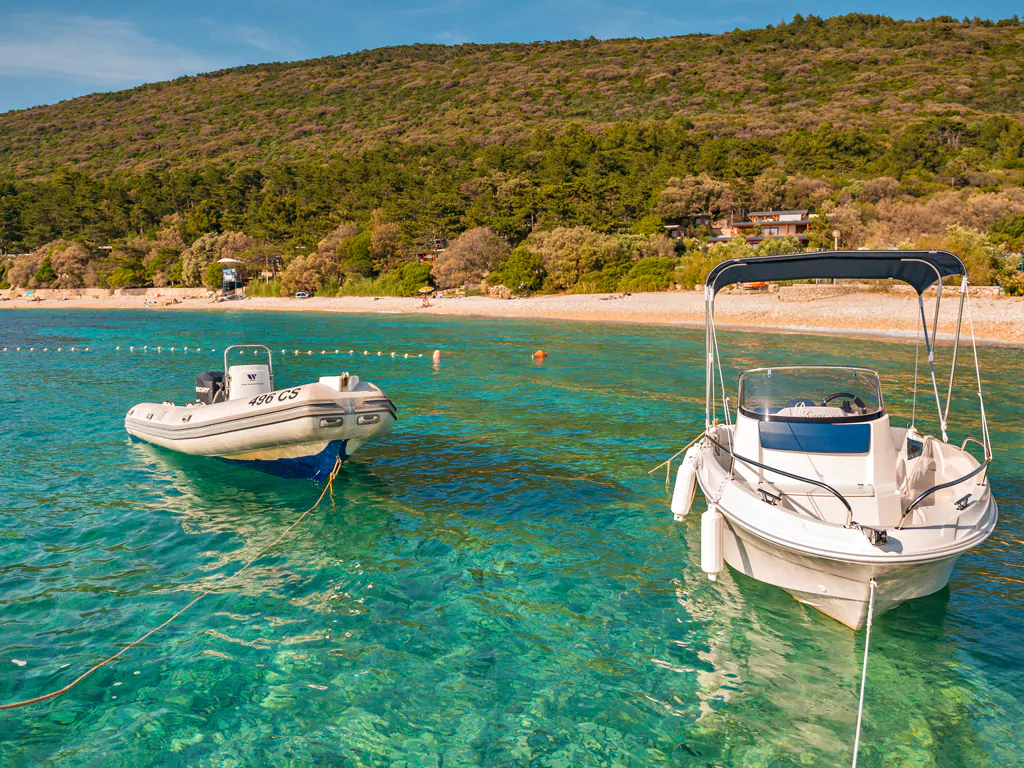 campsite-slatina-exterior-boats