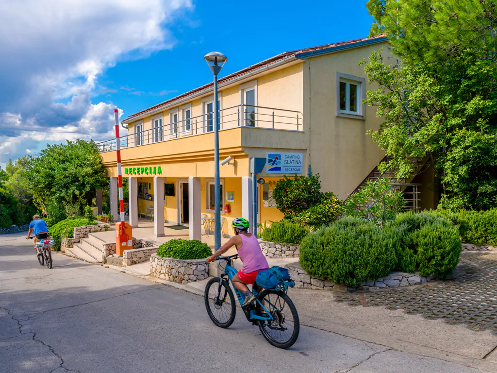campsite-slatina-exterior-reception