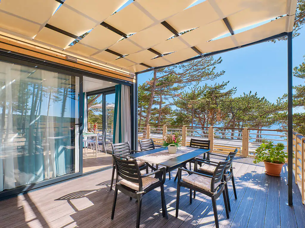 campsite-slatina-mobile-home-freedhome-slatina-terrace-dining-table-2