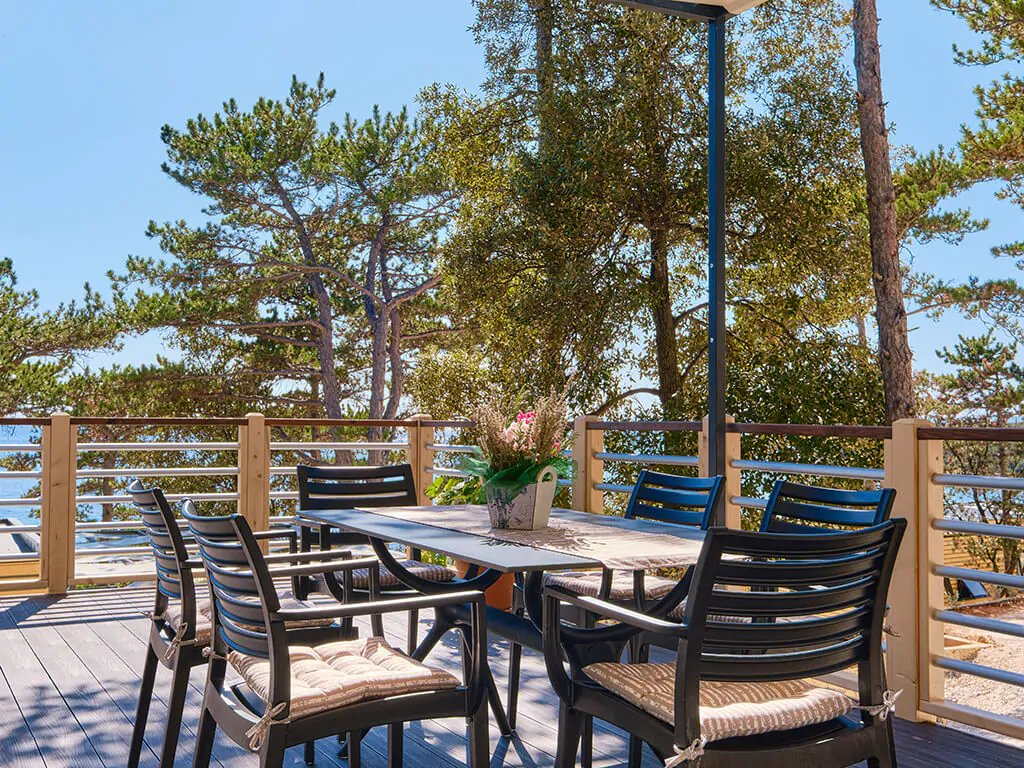 campsite-slatina-mobile-home-freedhome-slatina-terrace-dining-table-i