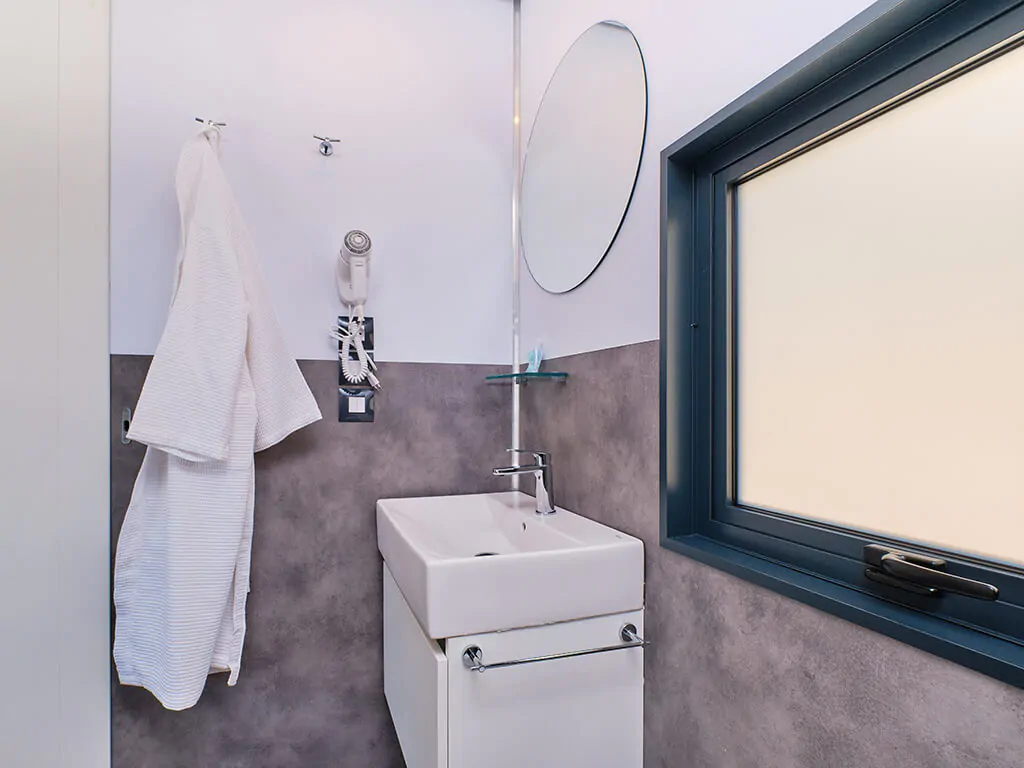 campsite-slatina-mobile-home-interior-bathroom-i