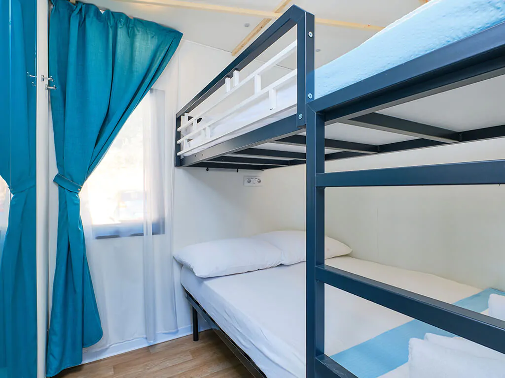 campsite-slatina-mobile-home-interior-bedroom-bunk-beds